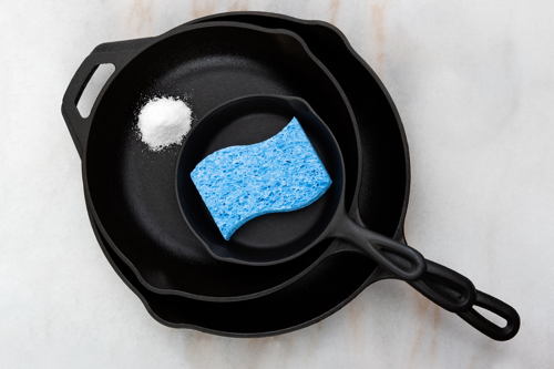 Using salt to clean a cast iron pan