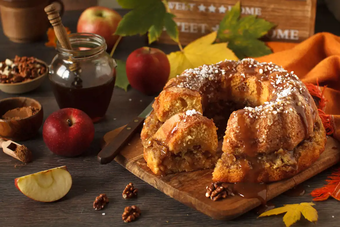 apple bundt cake  - Viva Fresh Food