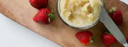Strawberries And Macadamia Dip