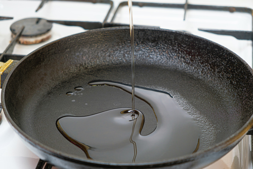 Reaseasoning a cast iron pan