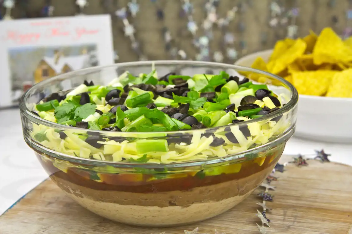 Super Bowl Food: The Best 7 Layer Bean Dip (15 Minutes Prep)